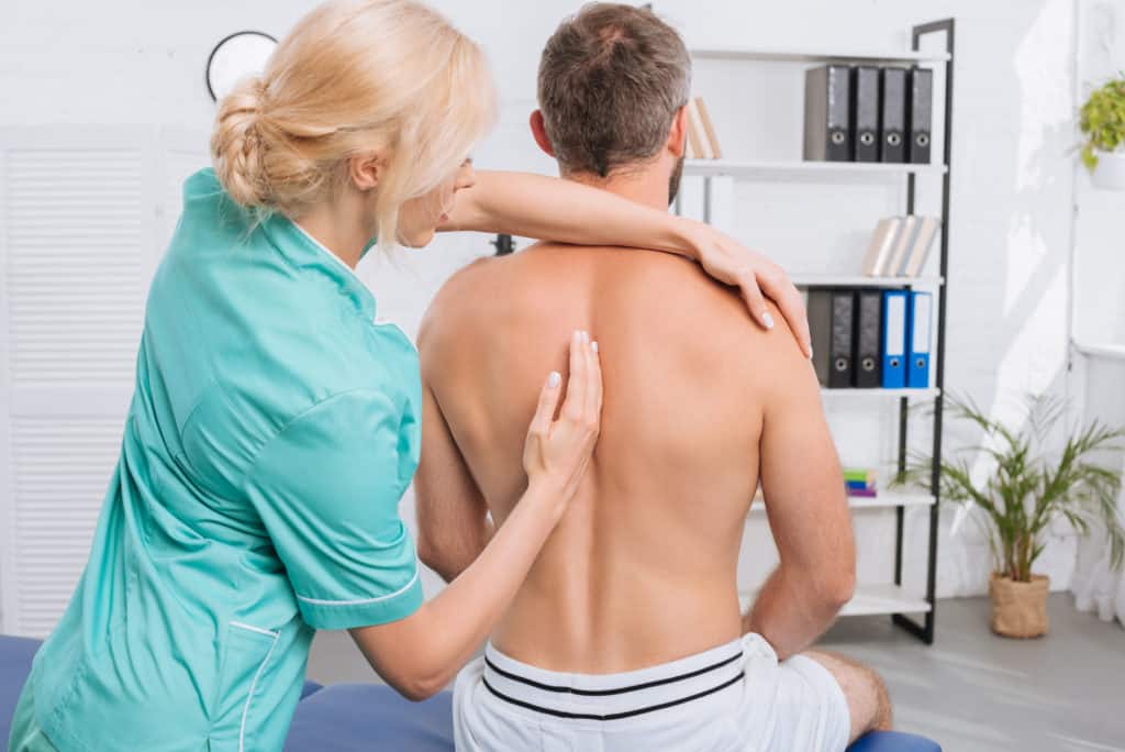 man getting physical therapy for his radiculopathy 