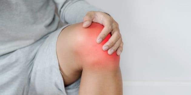 Are You Doing these 3 things to Make Your Knee Pain Worse? - Fotolia KneePainMan M