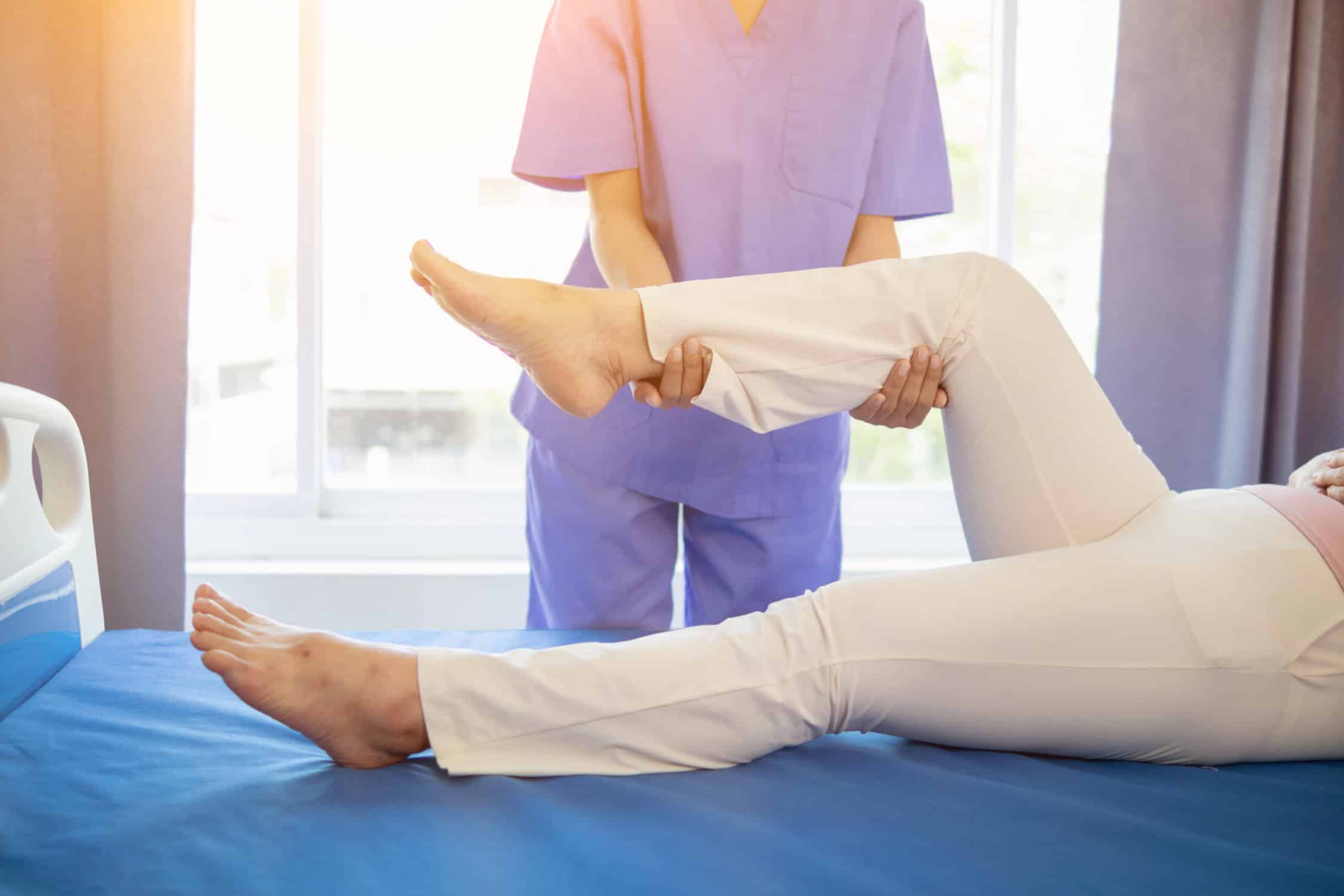 physical therapy for thigh pain after hip replacement